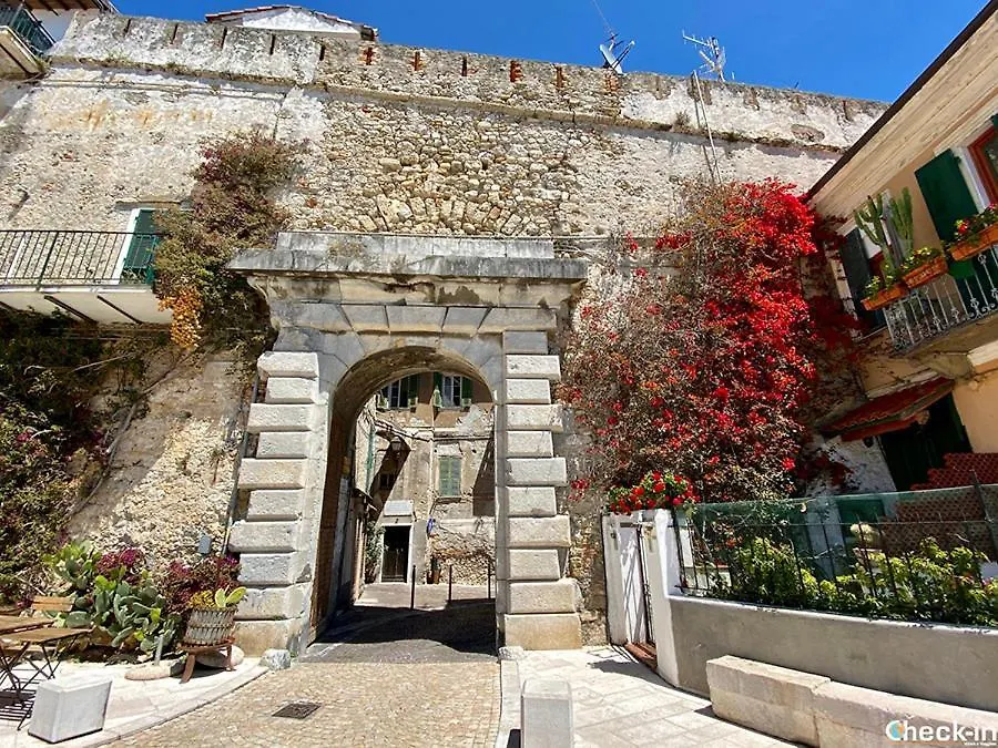 Le Trifore Ventimiglia 0*,  Italia